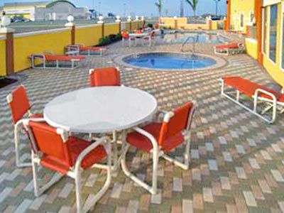Super 8 By Wyndham Hidalgo/Mcallen Area Экстерьер фото