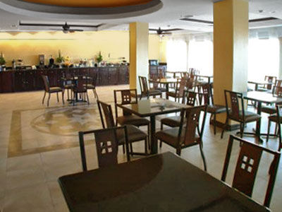 Super 8 By Wyndham Hidalgo/Mcallen Area Экстерьер фото